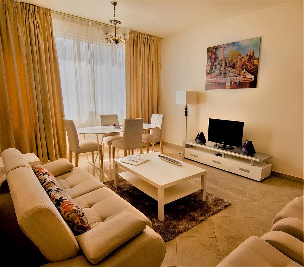 Abu Dhabi Plaza Hotel Apartments Exterior photo