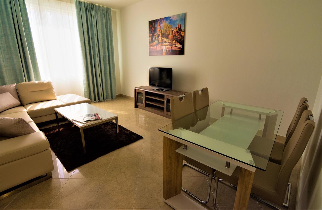 Abu Dhabi Plaza Hotel Apartments Exterior photo